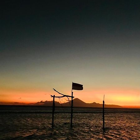 The Exile Sunset Bar & Bungalowギリ・トラワンガン エクステリア 写真