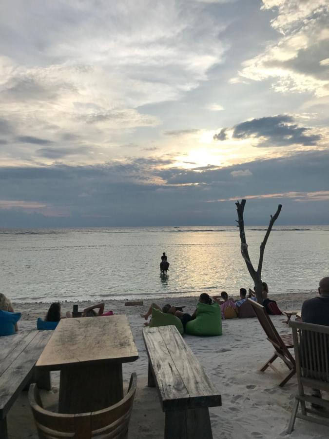 The Exile Sunset Bar & Bungalowギリ・トラワンガン エクステリア 写真