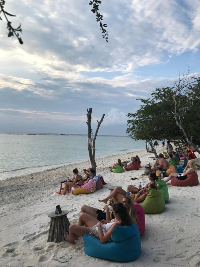 The Exile Sunset Bar & Bungalowギリ・トラワンガン エクステリア 写真