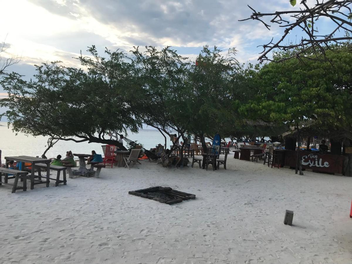 The Exile Sunset Bar & Bungalowギリ・トラワンガン エクステリア 写真