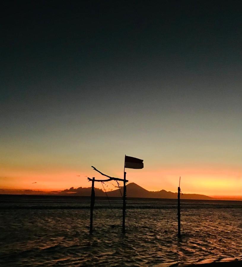 The Exile Sunset Bar & Bungalowギリ・トラワンガン エクステリア 写真