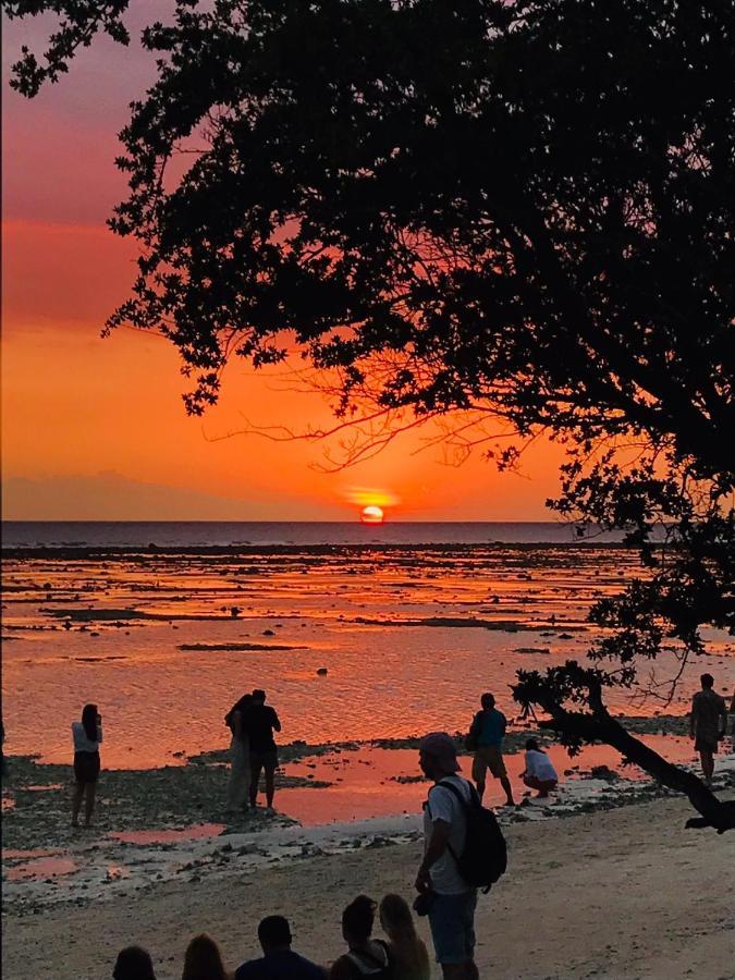 The Exile Sunset Bar & Bungalowギリ・トラワンガン エクステリア 写真