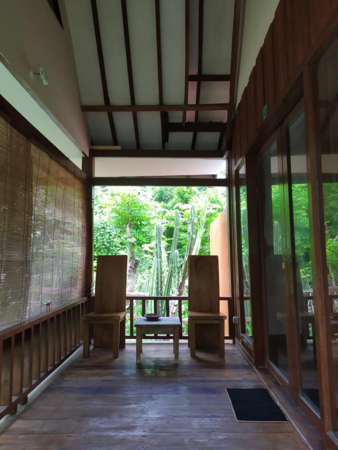 The Exile Sunset Bar & Bungalowギリ・トラワンガン エクステリア 写真