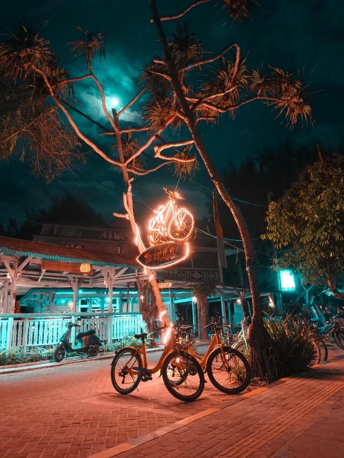 The Exile Sunset Bar & Bungalowギリ・トラワンガン エクステリア 写真