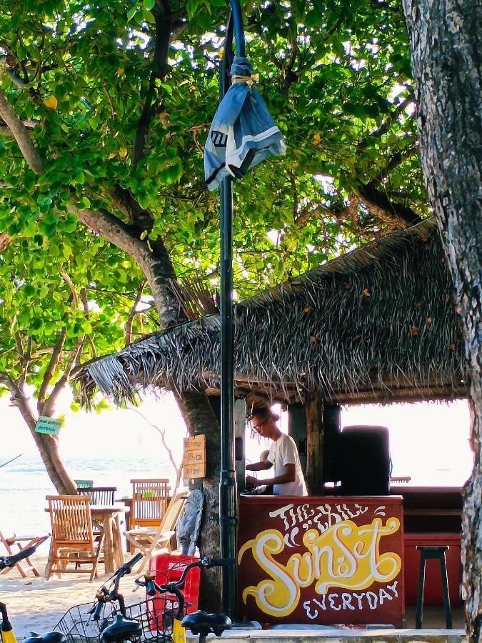 The Exile Sunset Bar & Bungalowギリ・トラワンガン エクステリア 写真
